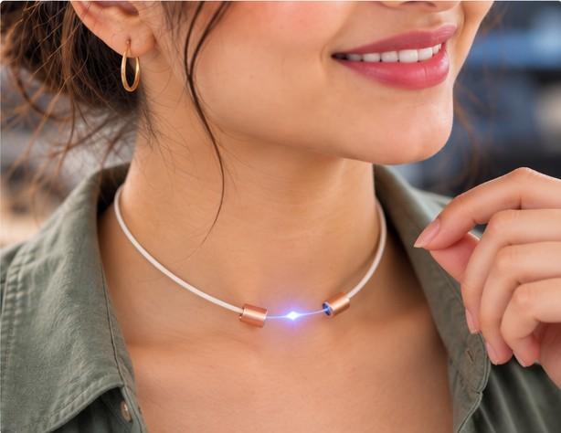 Closing the magnetic clasp at the front of the neck